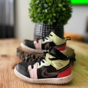 Nike air Jordan mid 1